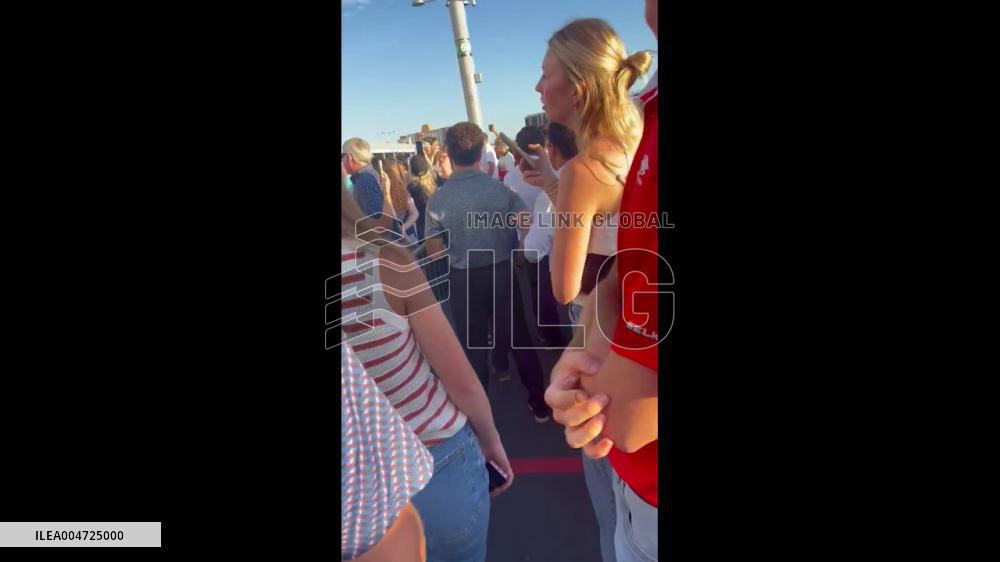 US: Thousands Attend Charlie Kirk Memorial Service in Glendale, AZ 4