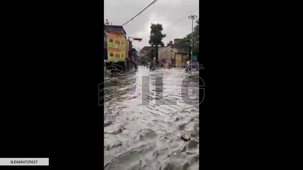 India: At Least 10 Dead in Widespread Flooding in Kolkata