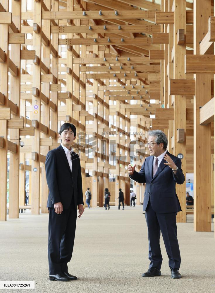 Prince visits Osaka expo