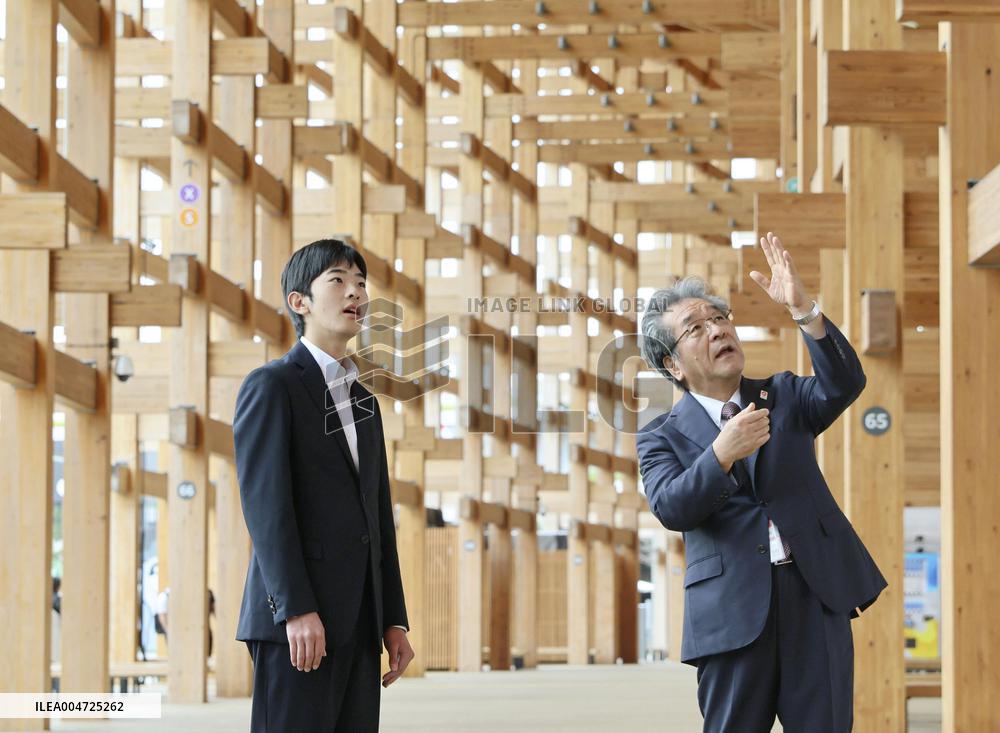 Prince visits Osaka expo