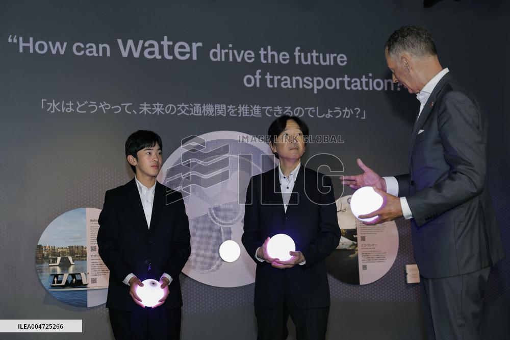 Princes visit Osaka expo