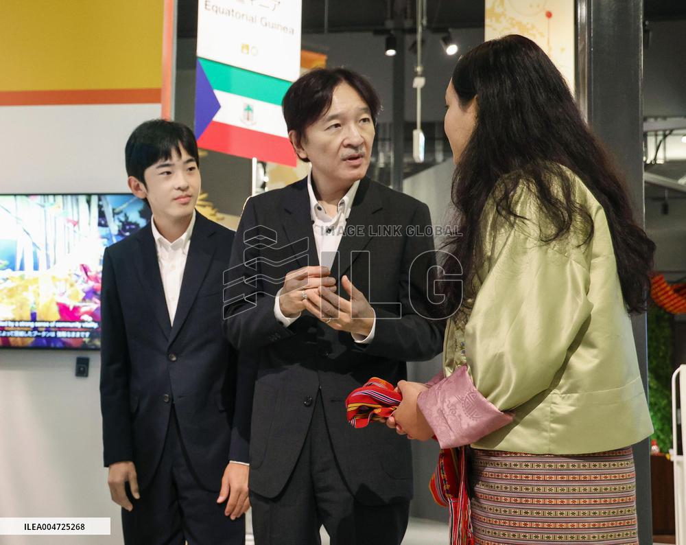 Princes visit Osaka expo