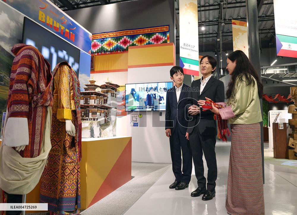 Princes visit Osaka expo