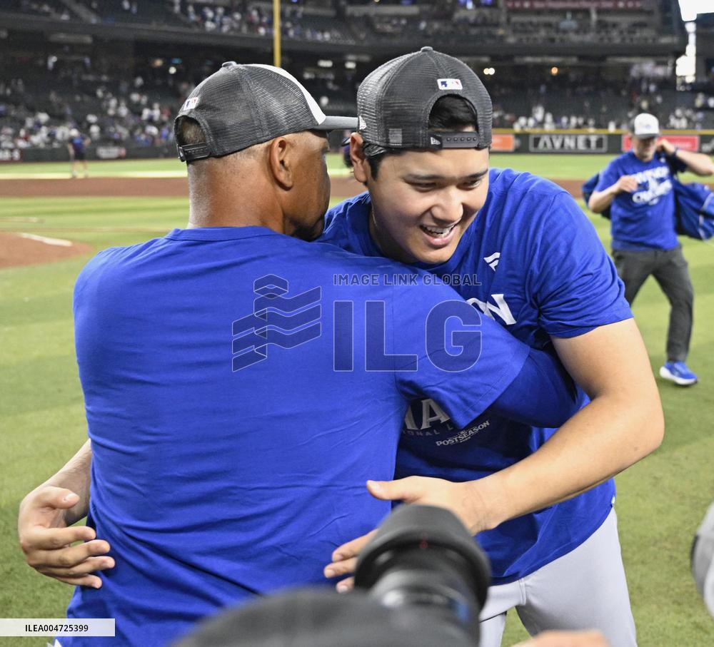 Baseball: Dodgers clinch NL West title
