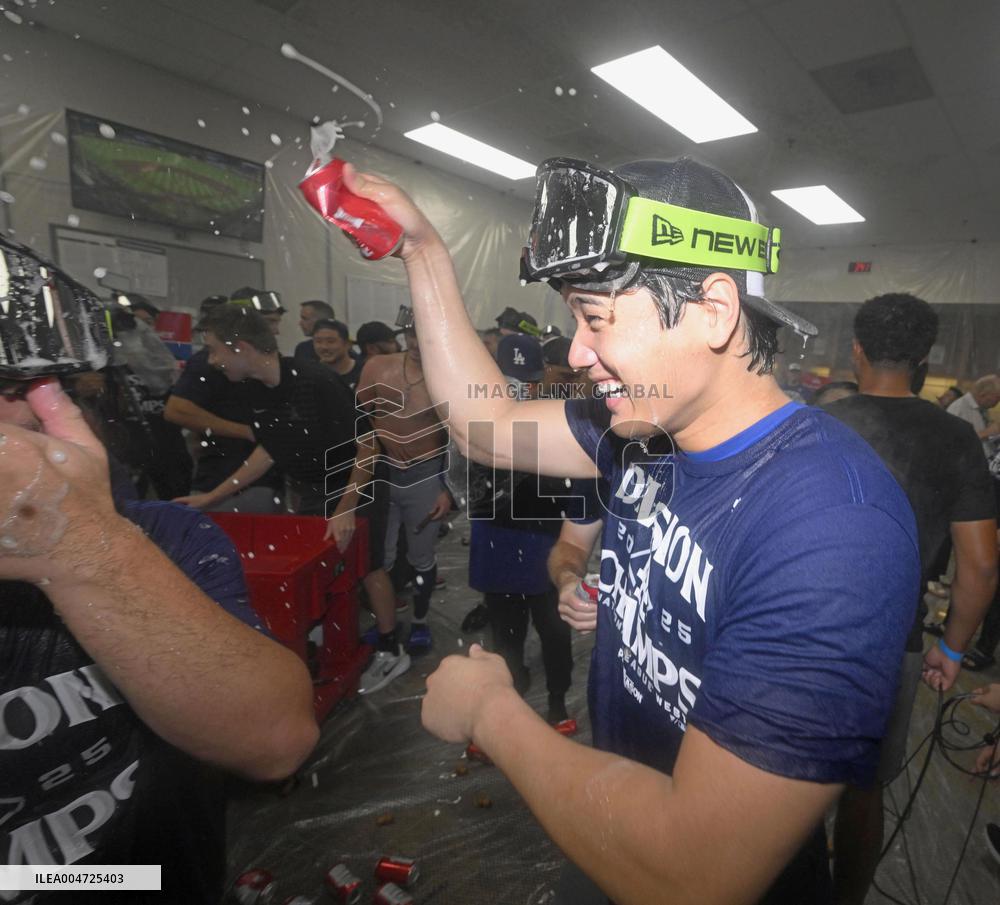 Baseball: Dodgers clinch NL West title