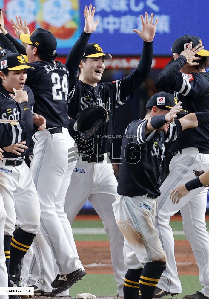 Baseball: Hawks clinch Pacific League title