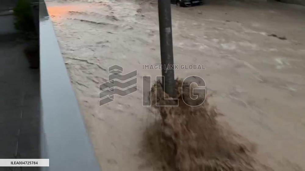 Spain: Storm Gabrielle Floods Bajo Huerva – Streets Submerged, Cars Swept Away