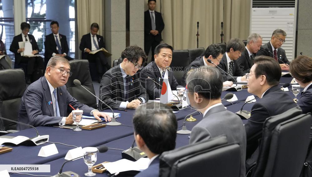 Japan-S. Korea summit in Busan