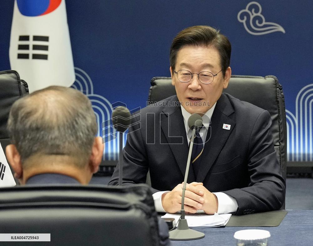 Japan-S. Korea summit in Busan