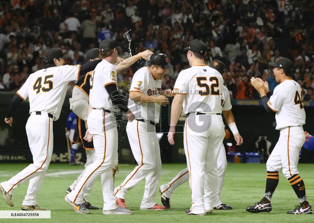 Baseball: Tanaka earns 200th win spanning Japan, MLB