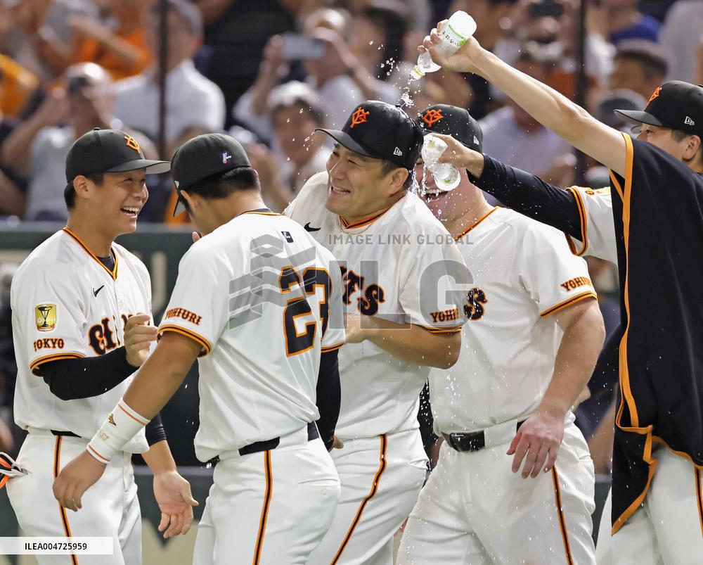 Baseball: Tanaka earns 200th win spanning Japan, MLB