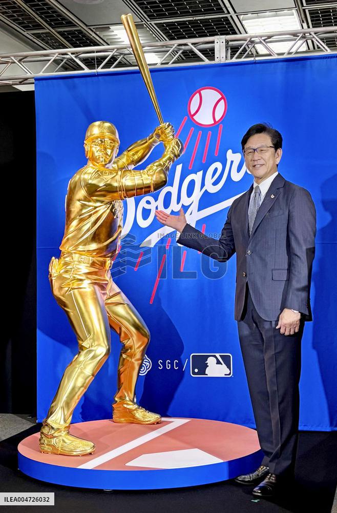 Baseball star Ohtani statue on sale