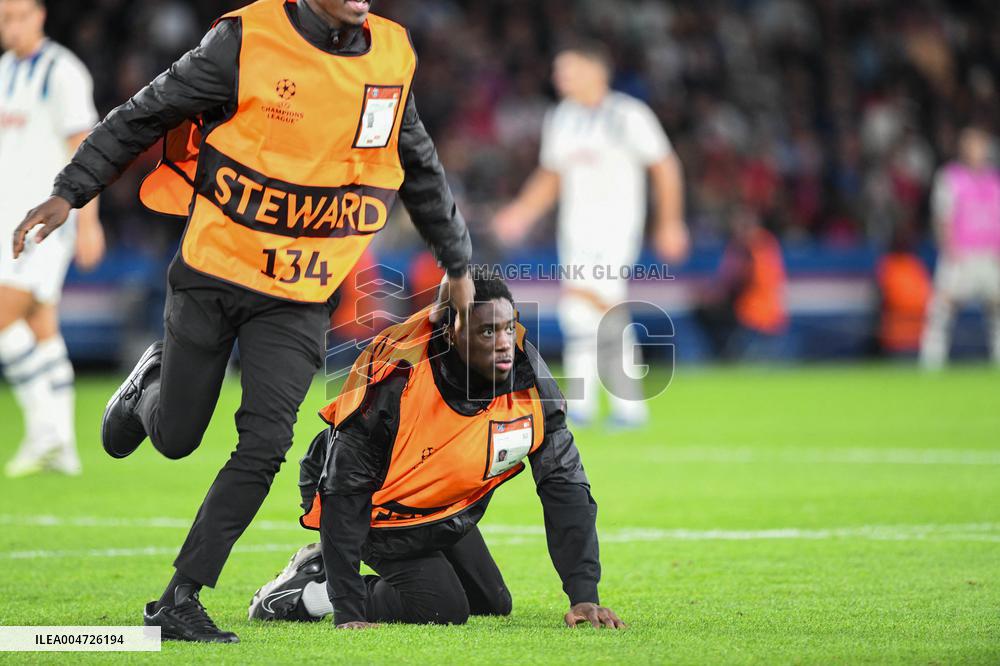 Champions League Match PSG vs Atalanta Pitch Invasion - Paris