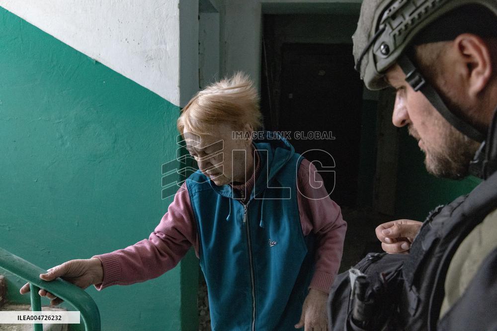 Ukraine War Civilians Evacuation - Kostyantynivka