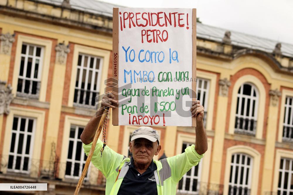 Athletes demonstrate Against Cut in the 2026 Budget of Colombia's Ministery of Sports