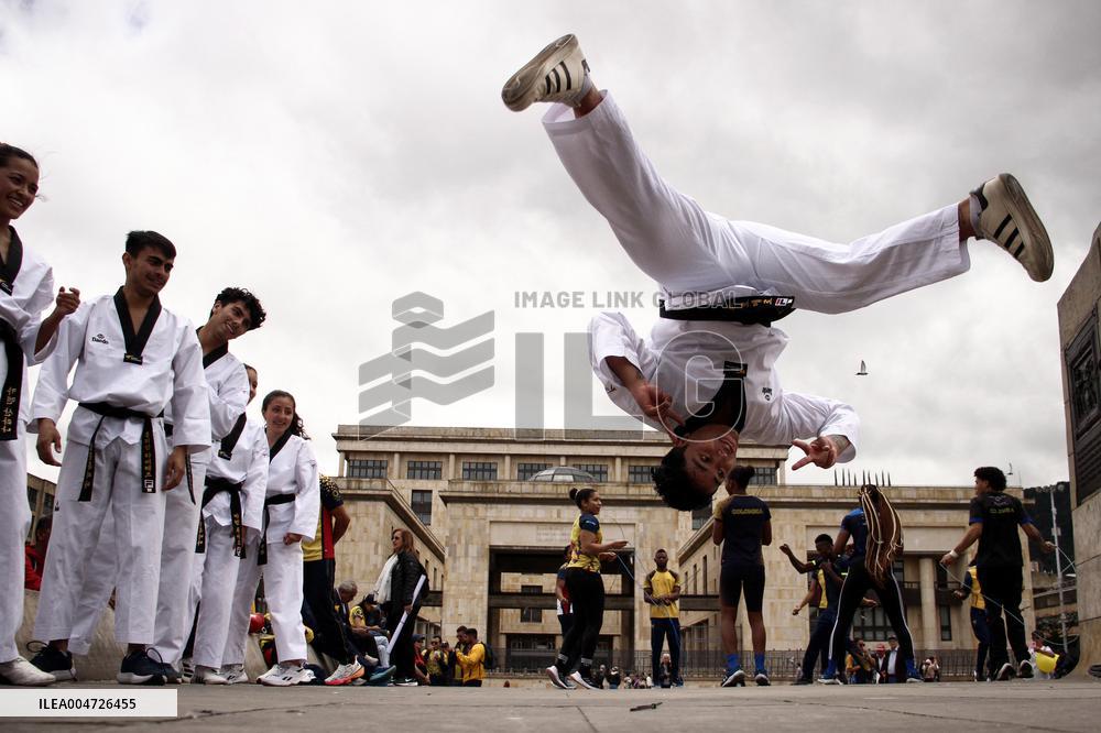 Athletes demonstrate Against Cut in the 2026 Budget of Colombia's Ministery of Sports