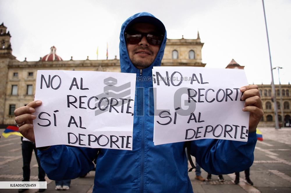 Athletes demonstrate Against Cut in the 2026 Budget of Colombia's Ministery of Sports