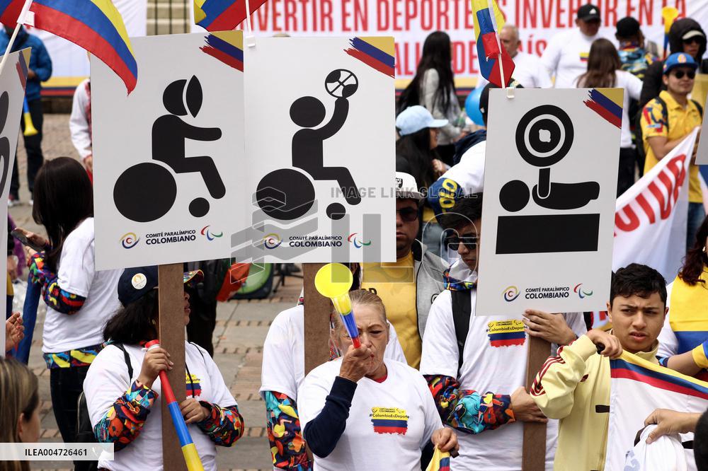 Athletes demonstrate Against Cut in the 2026 Budget of Colombia's Ministery of Sports
