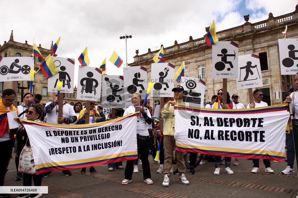 Athletes demonstrate Against Cut in the 2026 Budget of Colombia's Ministery of Sports
