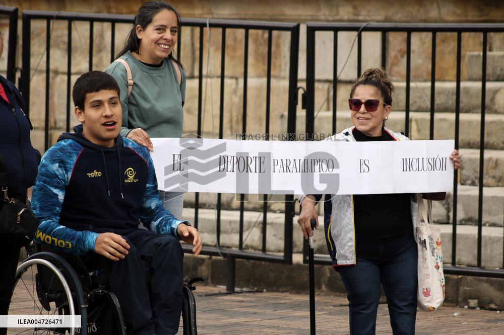 Athletes demonstrate Against Cut in the 2026 Budget of Colombia's Ministery of Sports