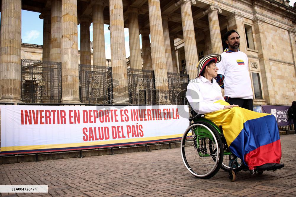 Athletes demonstrate Against Cut in the 2026 Budget of Colombia's Ministery of Sports