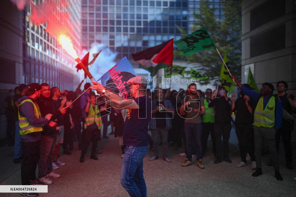 Railway Unions Protesters Inside Bercy - Paris