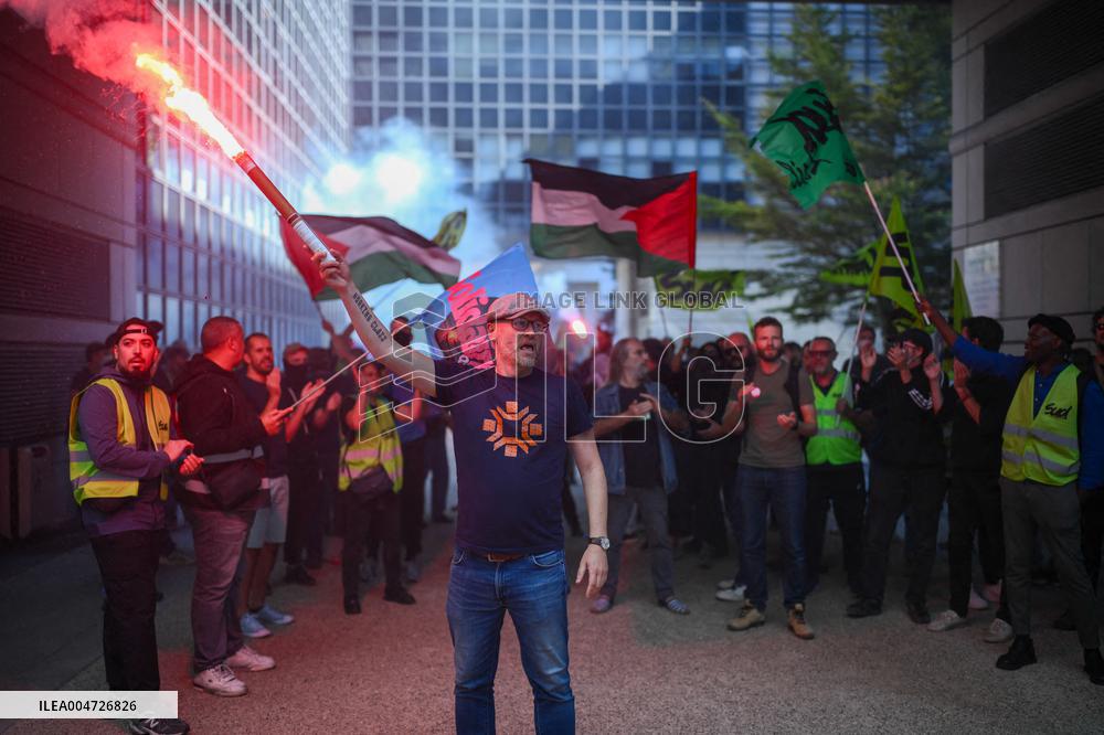 Railway Unions Protesters Inside Bercy - Paris