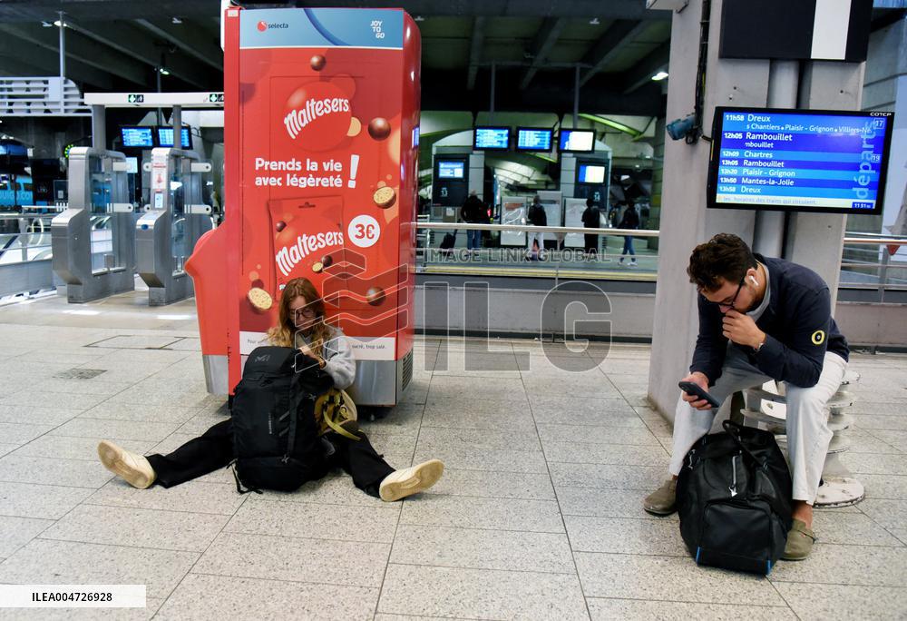 Transport Strike At Montparnasse Railway Station - Paris