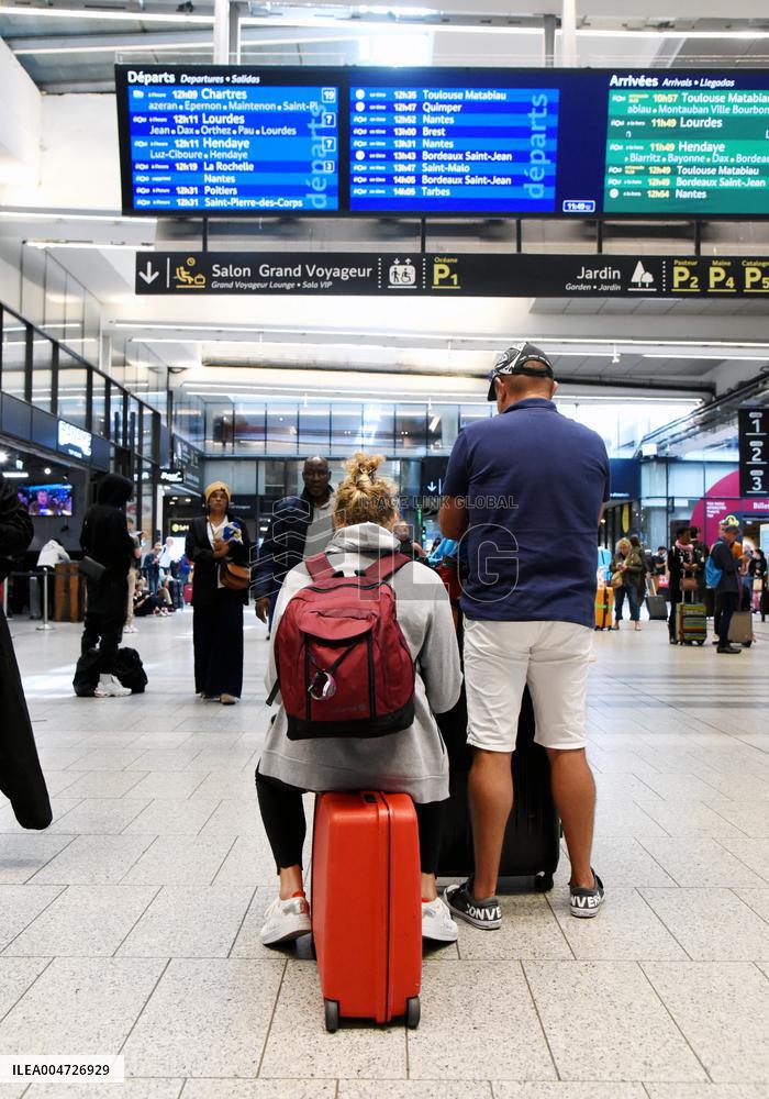 Transport Strike At Montparnasse Railway Station - Paris