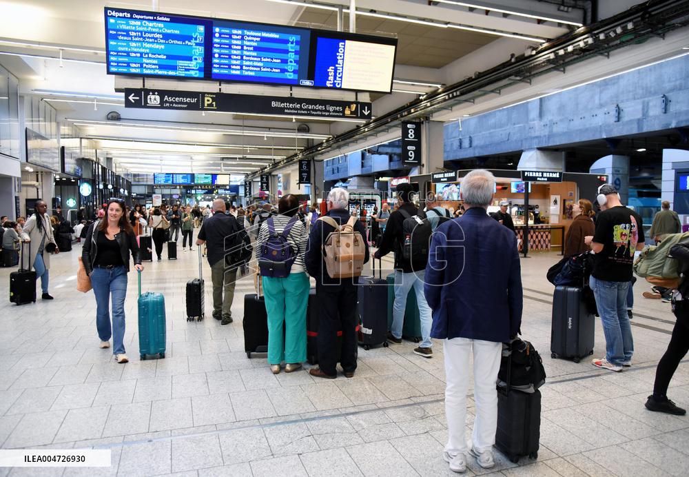 Transport Strike At Montparnasse Railway Station - Paris