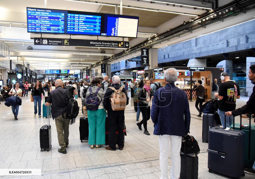 Transport Strike At Montparnasse Railway Station - Paris