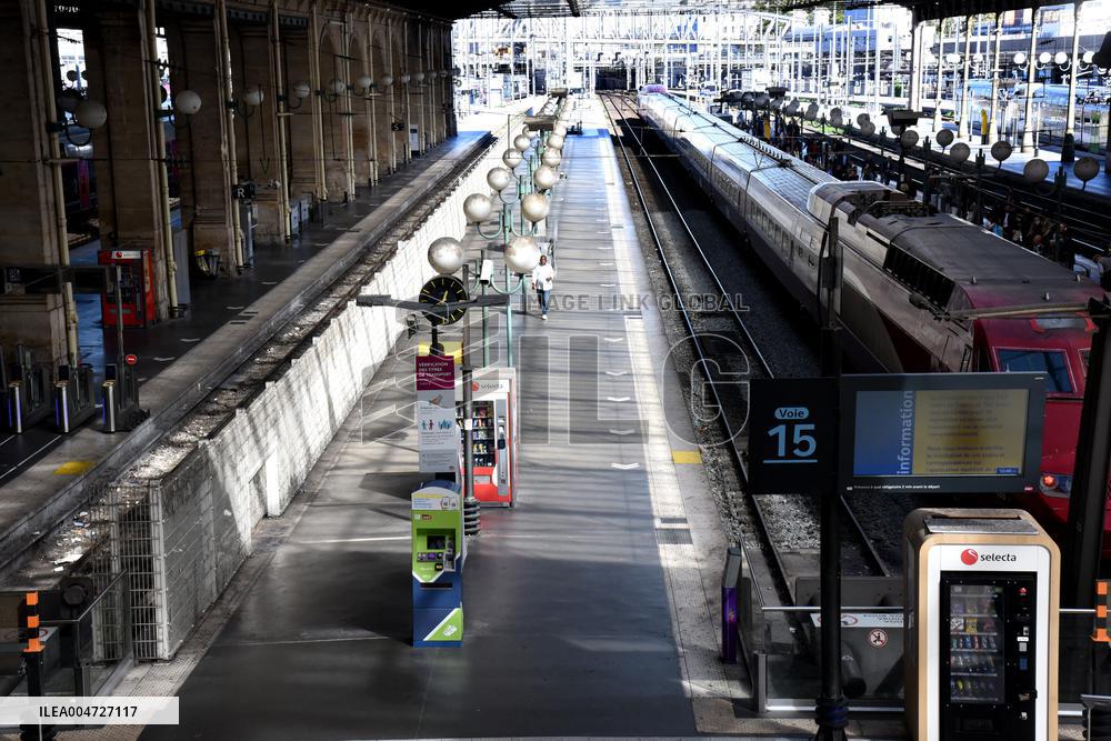 Transport Strike At Gare Du Nord Railway Station - Paris
