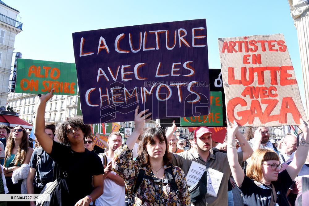 Transport Strike At Gare Du Nord Railway Station - Paris