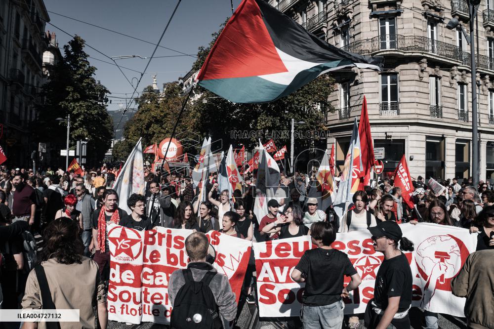 Nationwide Strikes Over Budget - Grenoble