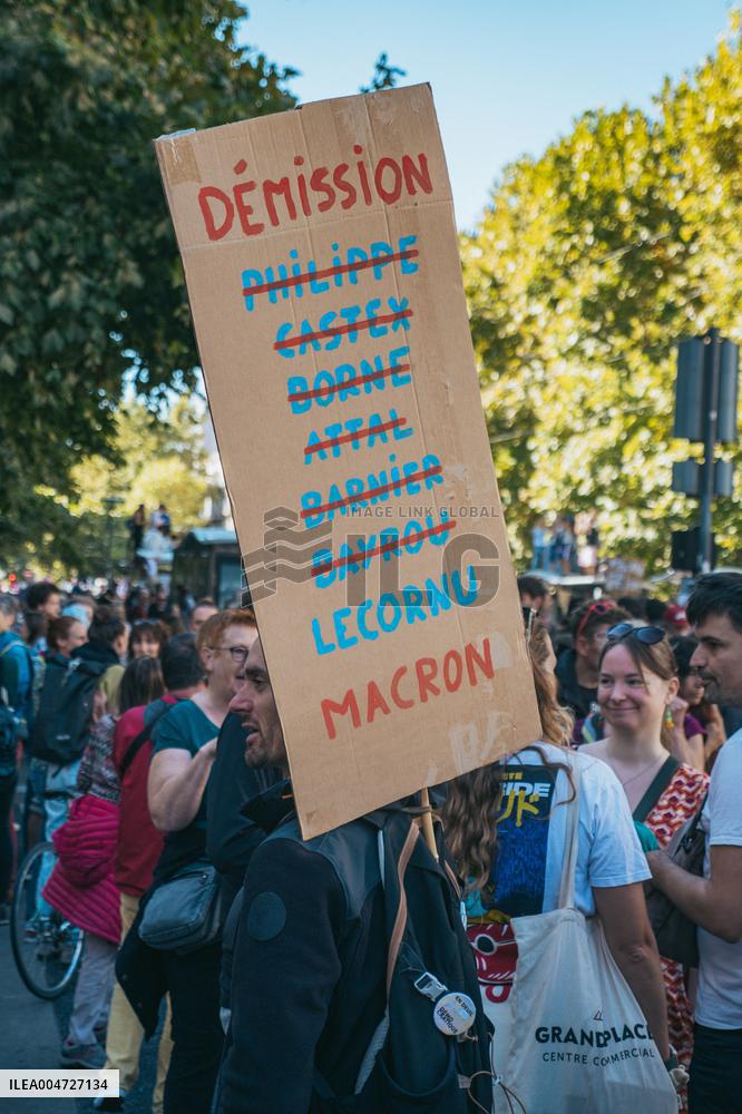 Nationwide Strikes Over Budget - Grenoble