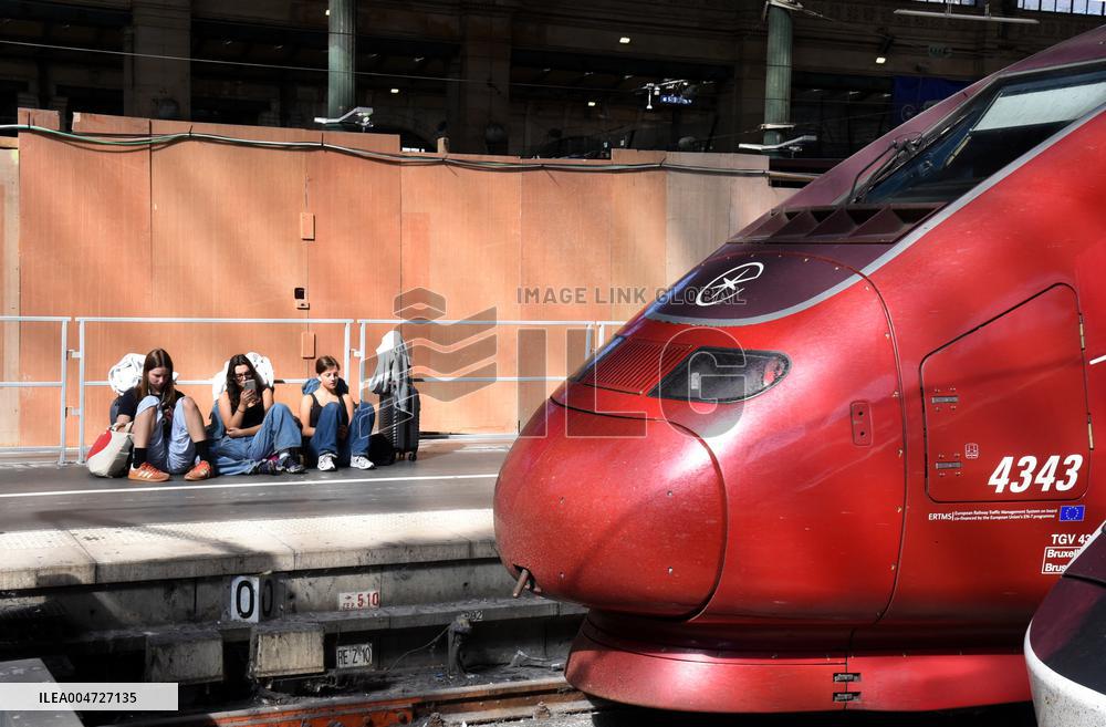 Transport Strike At Gare Du Nord Railway Station - Paris