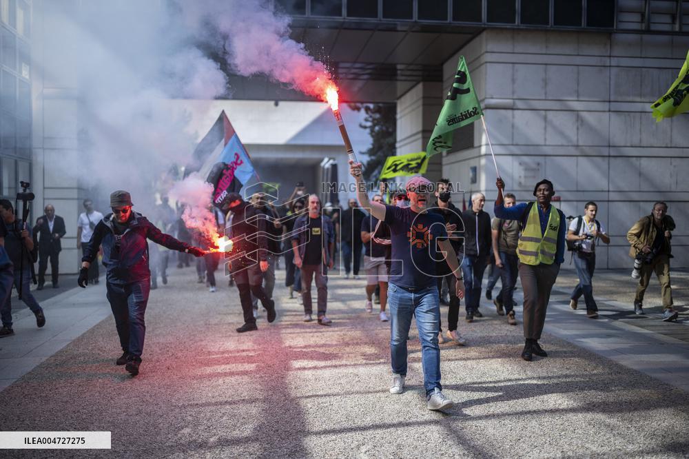 Railway Unions Protesters Inside Bercy - Paris