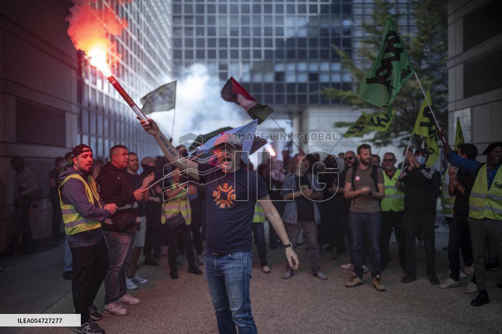 Railway Unions Protesters Inside Bercy - Paris