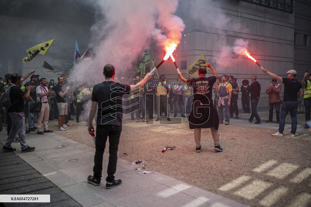 Railway Unions Protesters Inside Bercy - Paris