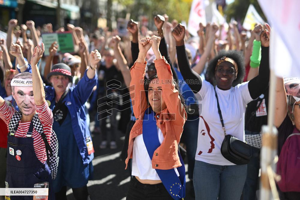 Nationwide Strikes Over Budget - Paris