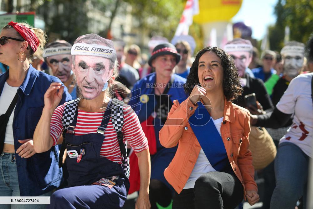 Nationwide Strikes Over Budget - Paris