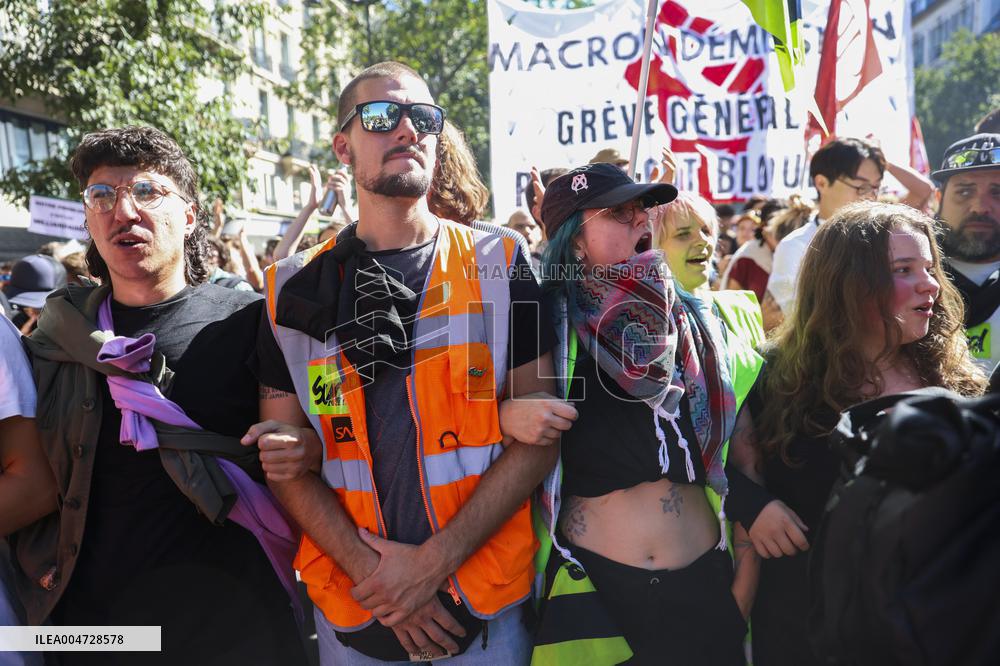 Nationwide Strikes Over Budget - Paris