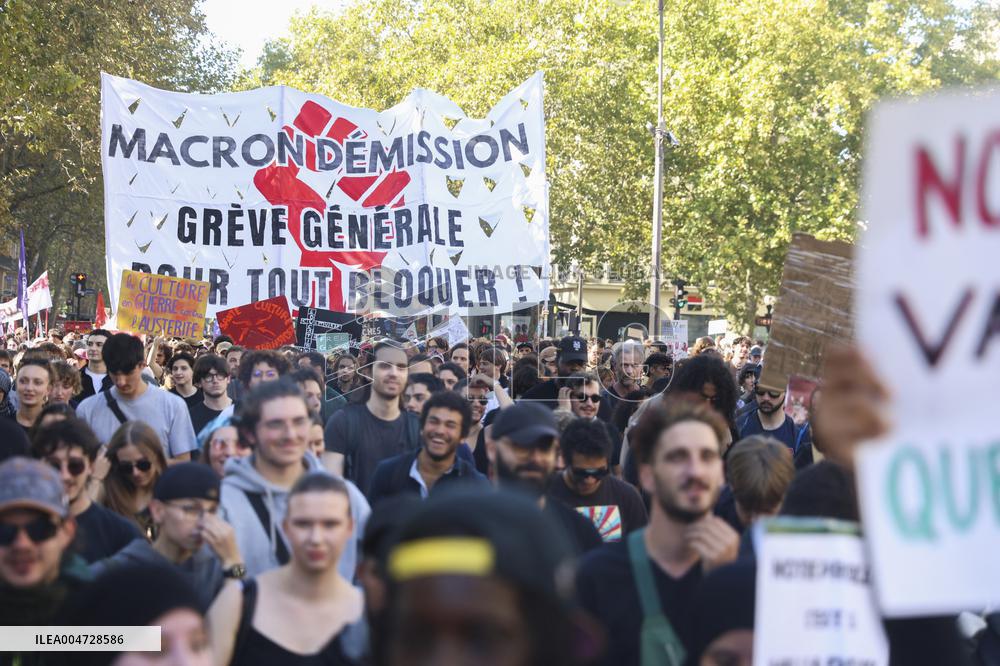 Nationwide Strikes Over Budget - Paris