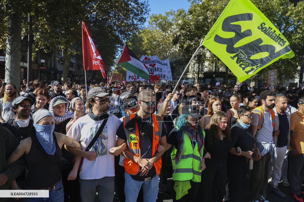 Nationwide Strikes Over Budget - Paris