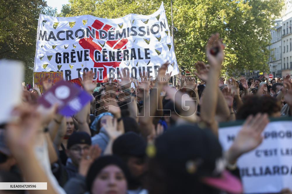 Nationwide Strikes Over Budget - Paris