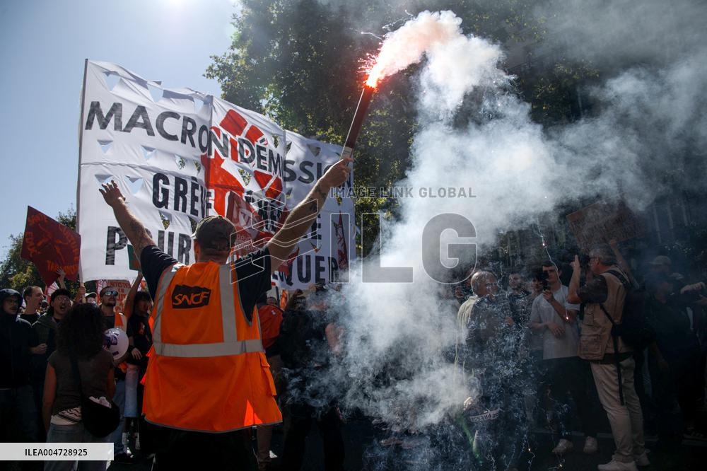 Nationwide Strikes Over Budget - Paris