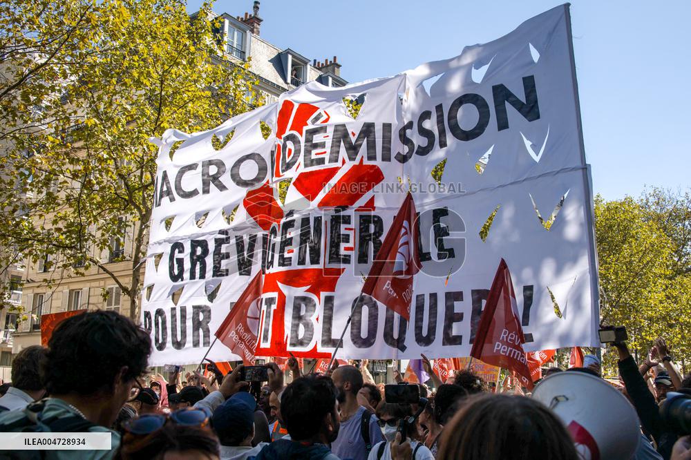 Nationwide Strikes Over Budget - Paris