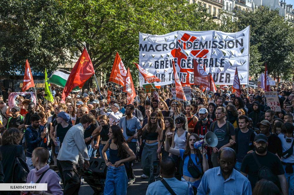 Nationwide Strikes Over Budget - Paris