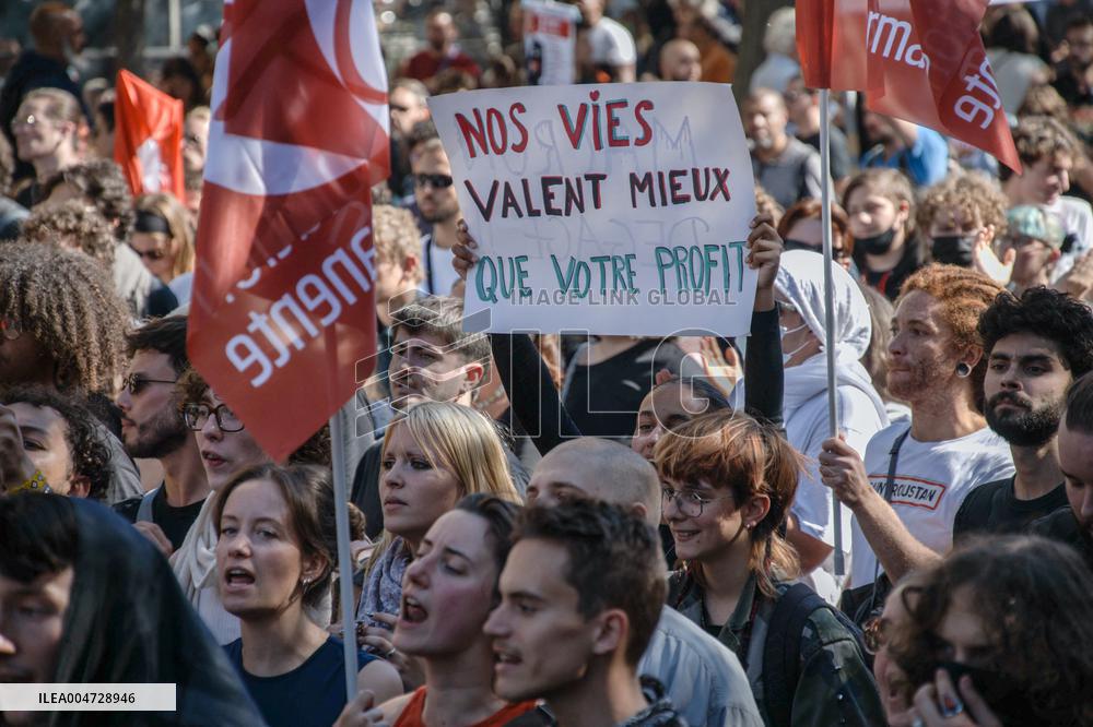 Nationwide Strikes Over Budget - Paris