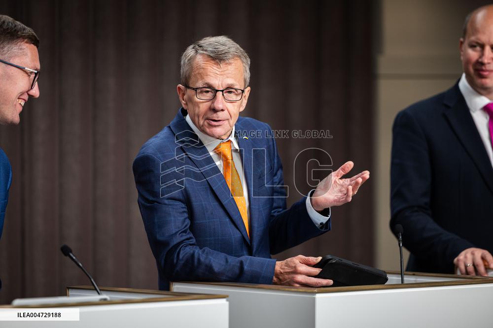 Government press conference on the state budget